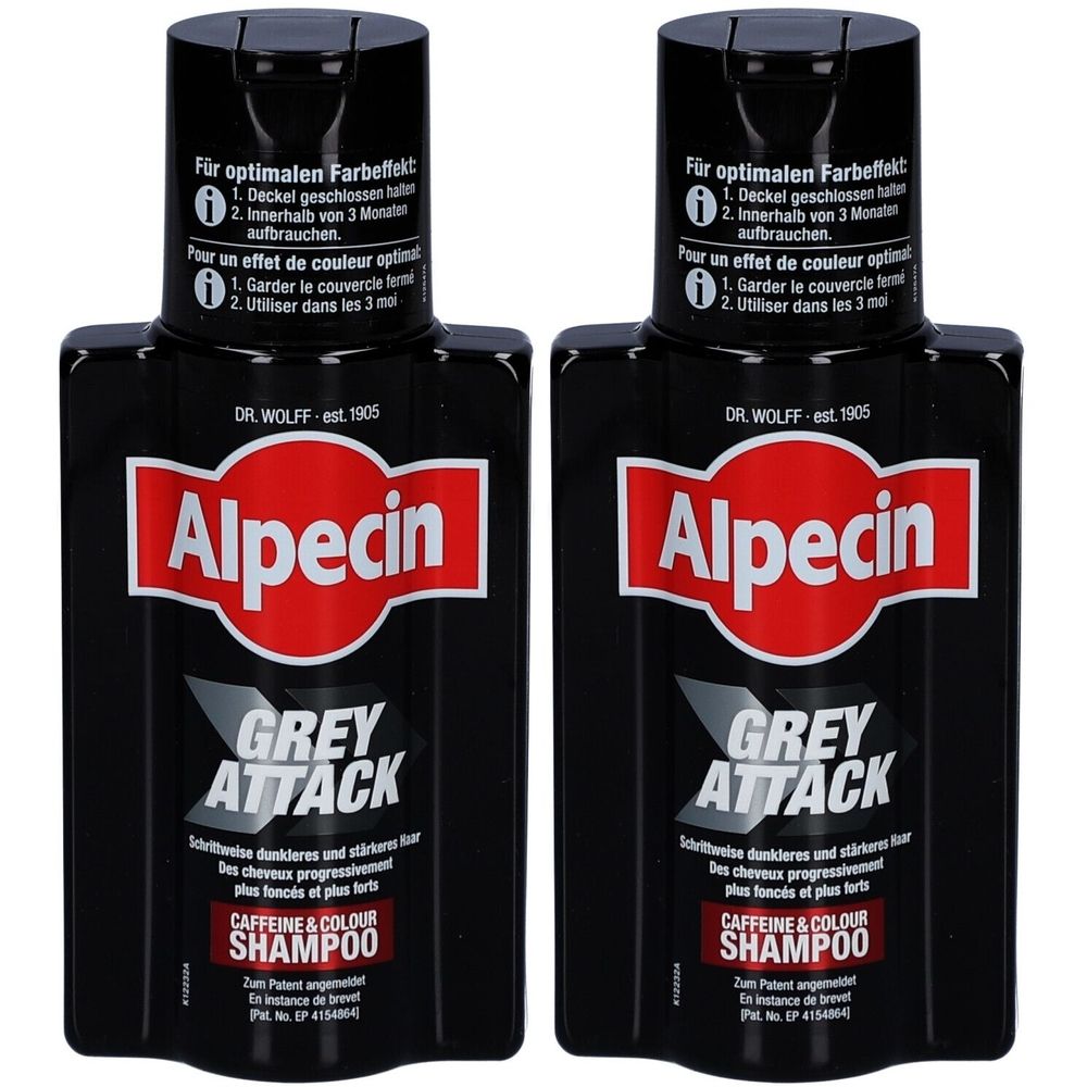 Zwei schwarze Shampoo-Flaschen. Aufschrift: Alpecin Grey Attack Koffein & Farbe Shampoo. Schwarzer Deckel mit Anweisungen.