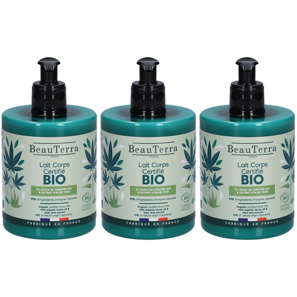 Trois flacons verts avec pompes noires. Étiquettes : "BeauTerra Lait Corps Certifié BIO". Fabriqué en France.
