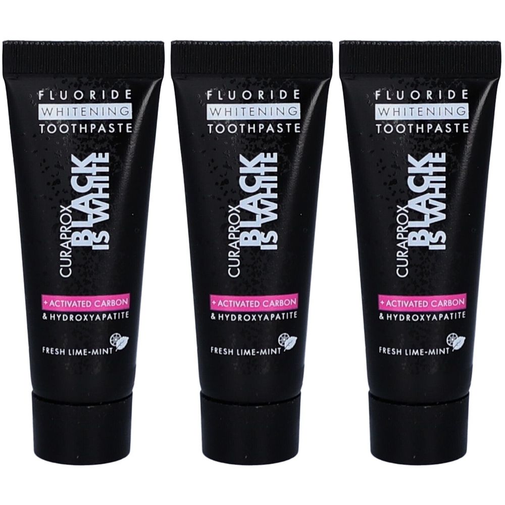 Drei schwarze Zahnpasta-Tuben. Aufschrift: Fluorid, Whitening, Zahnpasta, Black is White, Curaprox. Mit Aktivkohle und Hydroxyapatit.
