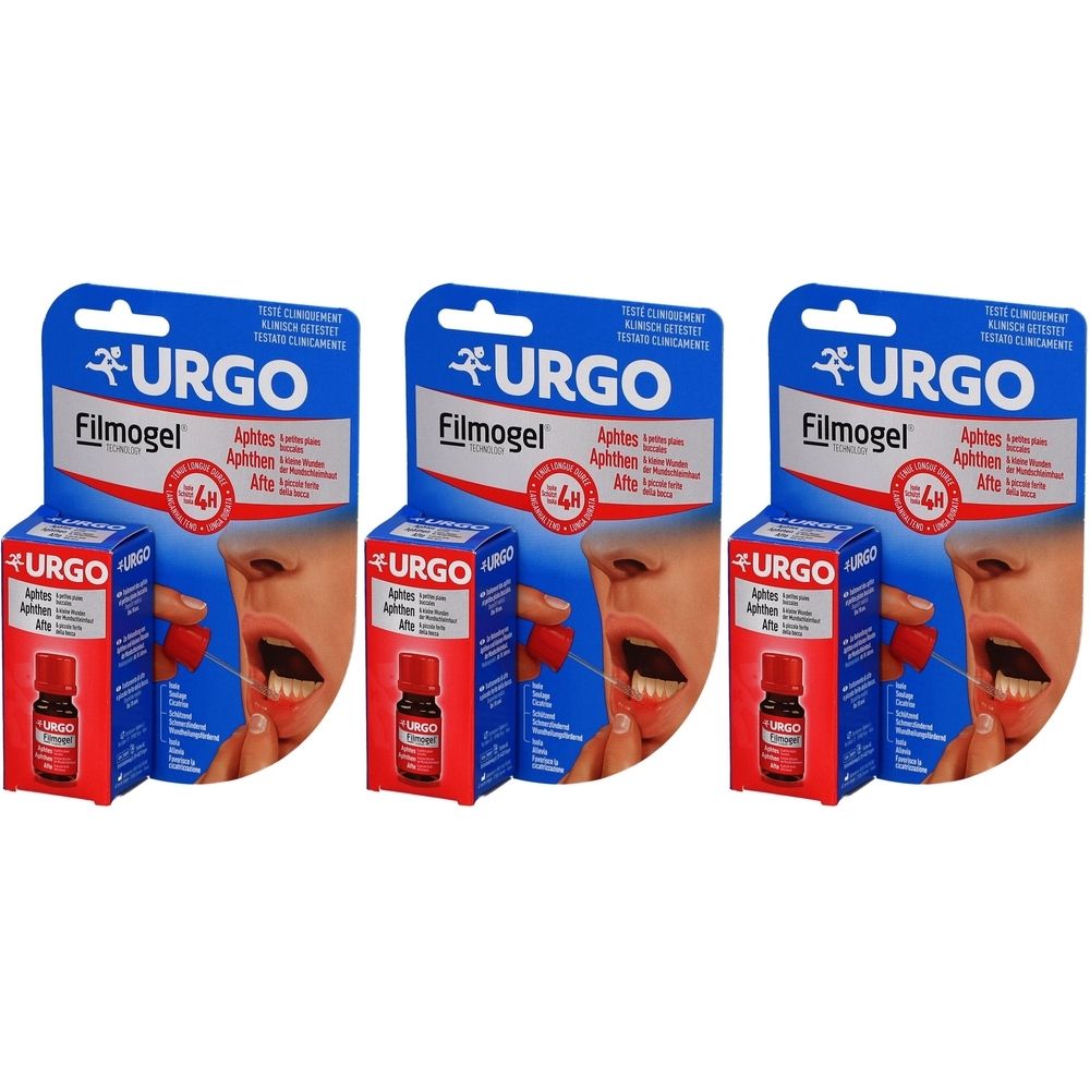 Drei Packungen mit URGO Filmogel. Blaue Verpackung mit Produktabbildung und roter Flasche. Mund mit Applikator.