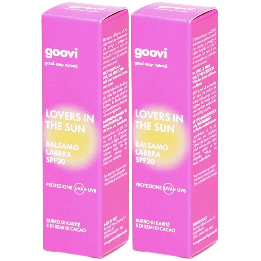 Deux boîtes roses avec informations produit. Inscription: goovi, Lovers in the Sun, Balsamo Labbra SPF30. Protection UVA/UVB.