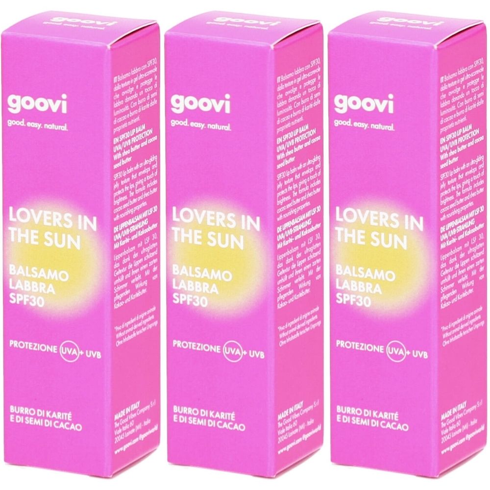 Trois boîtes roses de baume à lèvres. Inscription : goovi, Lovers in the Sun, Balsamo Labbra SPF30, protection UVA+UVB. Beurre de karité et graines de cacao.