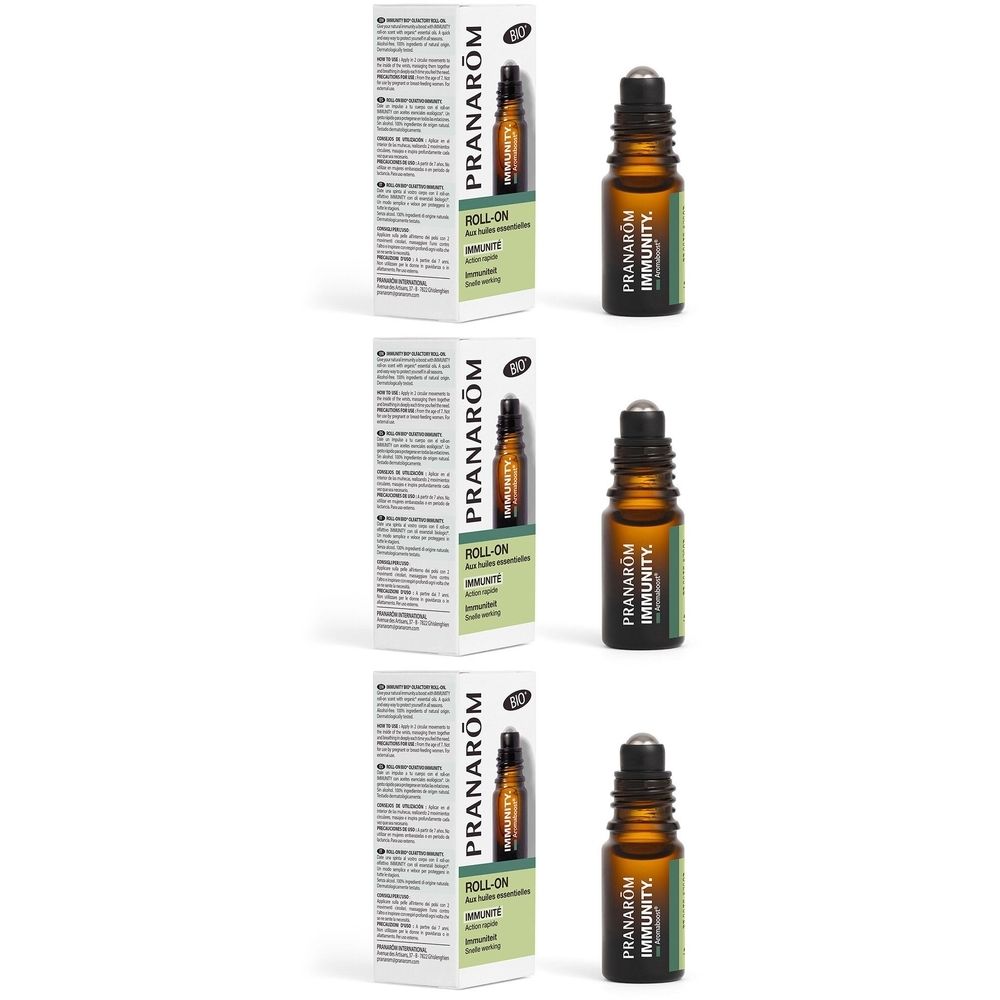 Drei Flaschen mit Roll-On-Applikator und Verpackung. Aufschrift: Pranarôm Immunity. Braune Glasflaschen, grüne Etiketten.