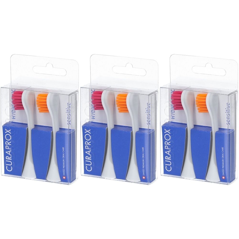 Drei Packungen mit Ersatz-Bürstenköpfen. Jede Packung enthält zwei Bürstenköpfe in transparenten Kunststoffverpackungen.