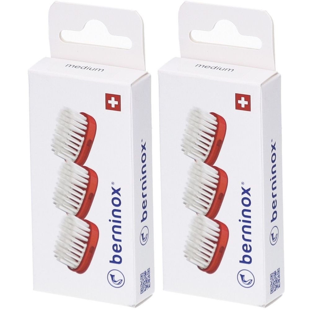 Zwei Packungen mit Ersatz-Bürstenköpfen. Jede Packung zeigt drei Bürstenköpfe mit roten Haltern und weißen Borsten. Marke: berninox.