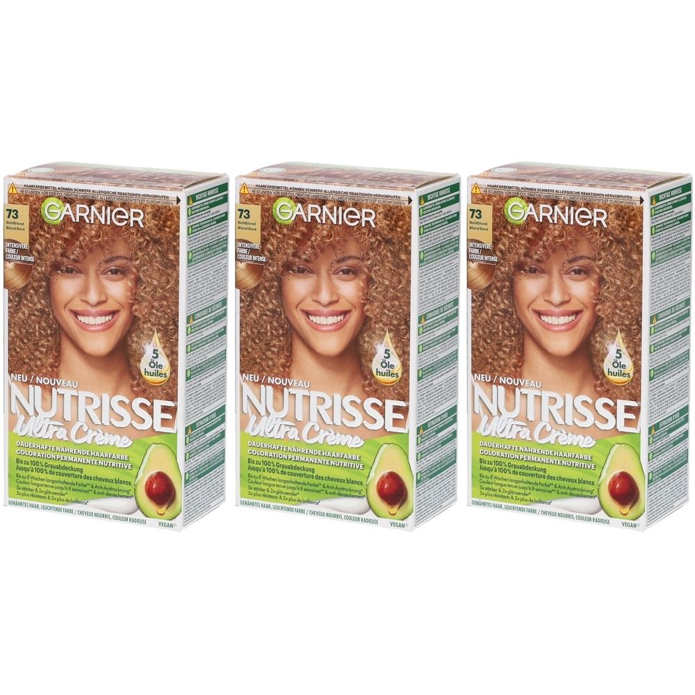 Trois boîtes de coloration capillaire Garnier Nutrisse Ultra Crème. Chaque boîte présente un modèle aux cheveux blond doré et un avocat.