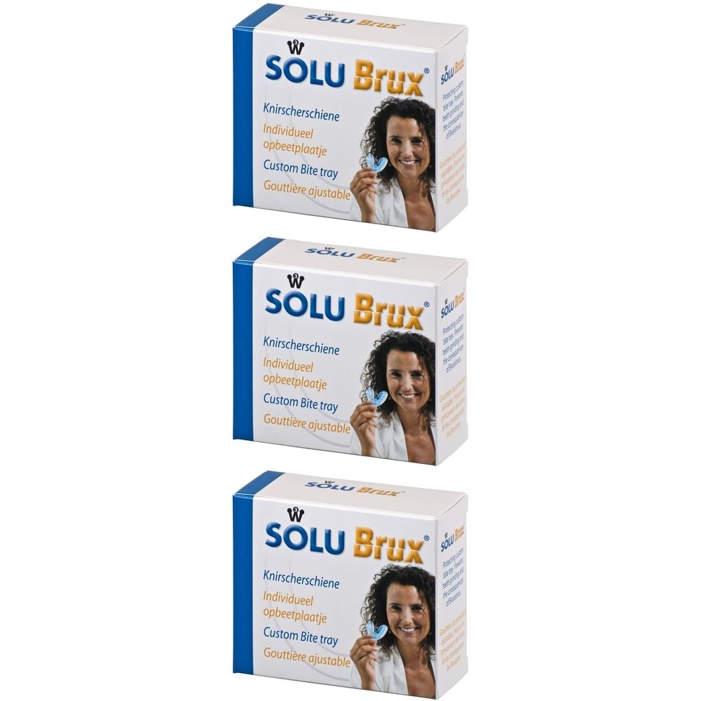 Trois boîtes blanches avec couvercle bleu. SOLU Brux est écrit sur chacune. Une femme avec un protège-dents est représentée.