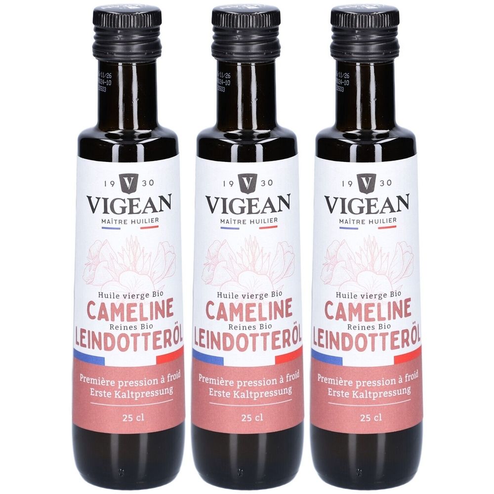 Trois bouteilles d'huile de caméline Vigean Bio. Étiquette avec CAMELINE, LEINDOTTERÖL et 25 cl. Bouchon noir.