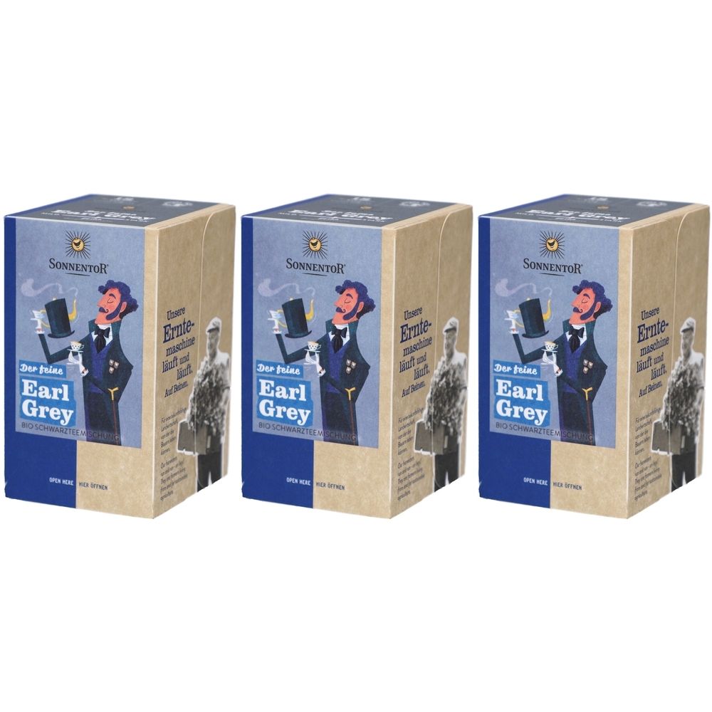 Drei Kartons Tee. Auf blauem Grund steht "Earl Grey". Oben links das Logo von SONNENTOR. Aufdruck mit Illustration eines Mannes mit Zylinder.