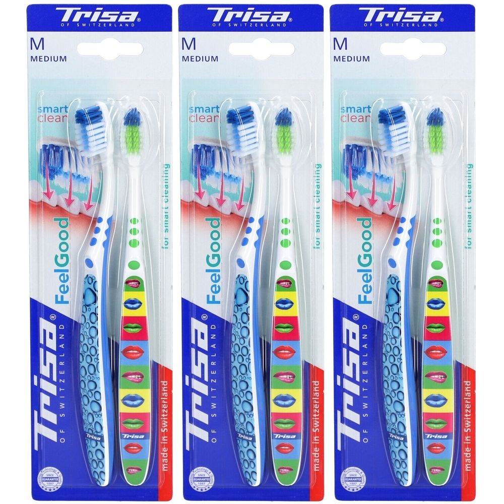 Trois brosses à dents sous blister. Marque Trisa, modèle FeelGood Smart Clean, medium. Soies bleues, blanches et vertes. Manches avec motif lèvres.