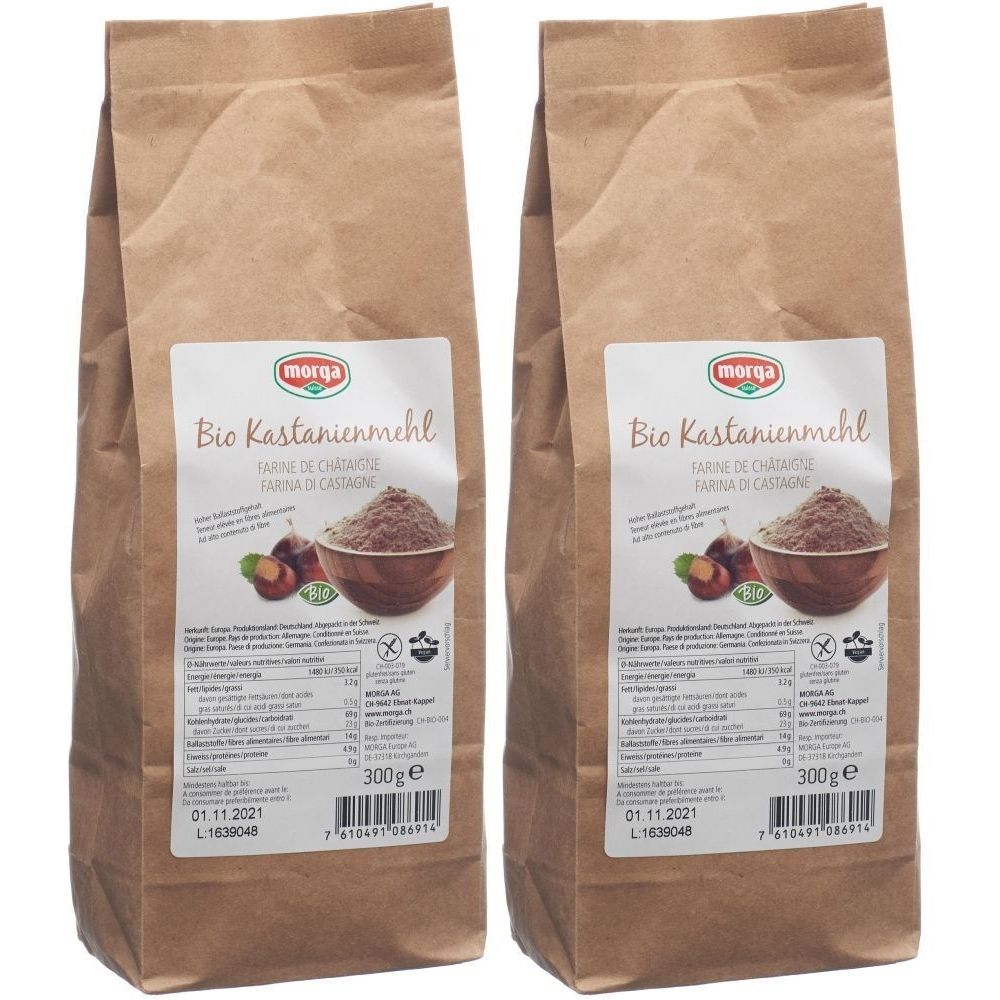 Deux paquets de farine de châtaigne bio morga®. Sacs en papier brun avec étiquette. Inscription : Bio Kastanienmehl, Farina di Castagne, 300g.