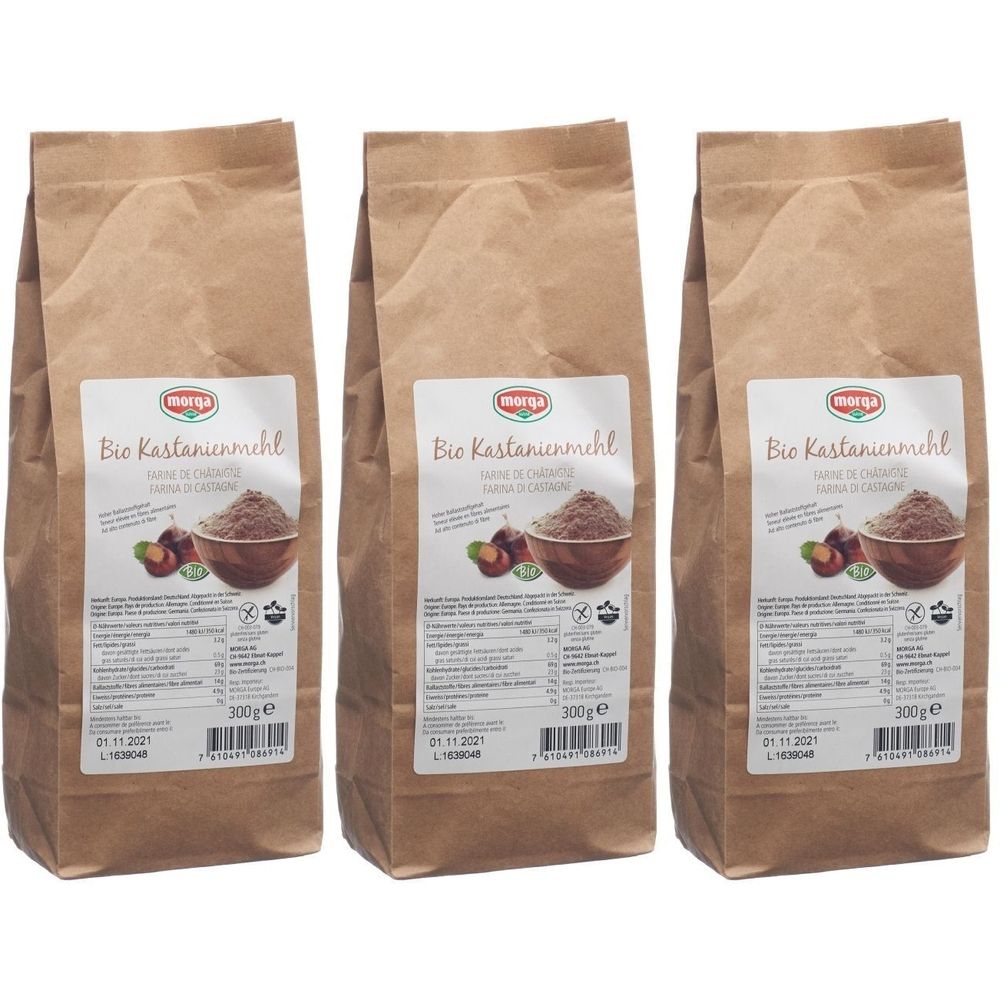 Trois paquets de farine de châtaigne. Inscription: morga Bio Kastanienmehl, sans gluten. Sacs en papier brun avec étiquette blanche, illustration de châtaignes.