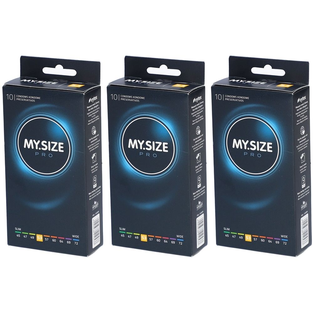 Drei Schachteln MY.SIZE PRO Kondome. Schwarze Verpackung mit blauem Kreis und Schriftzug. 10 Kondome pro Packung.