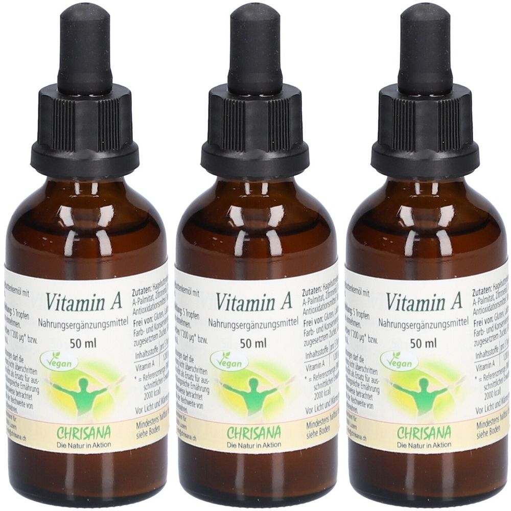 Trois flacons en verre brun avec des compte-gouttes noirs. Les étiquettes indiquent "Vitamin A" et "50 ml". Produit végétalien.