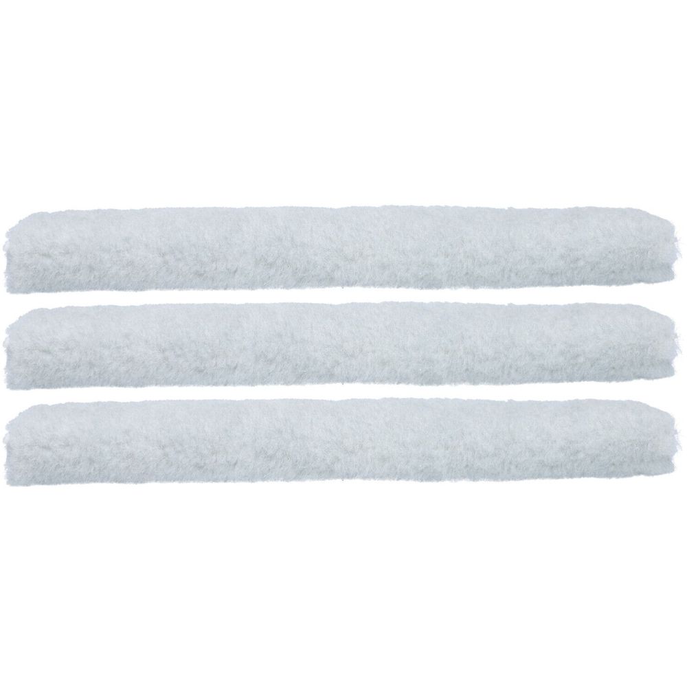 Drei weiße Ersatzfasern für Fensterwischer. Flauschiges Material, längliche Form.