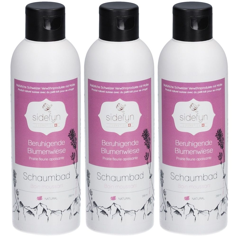 Trois flacons blancs avec bouchons noirs. Chaque flacon porte une étiquette avec du texte et un logo.