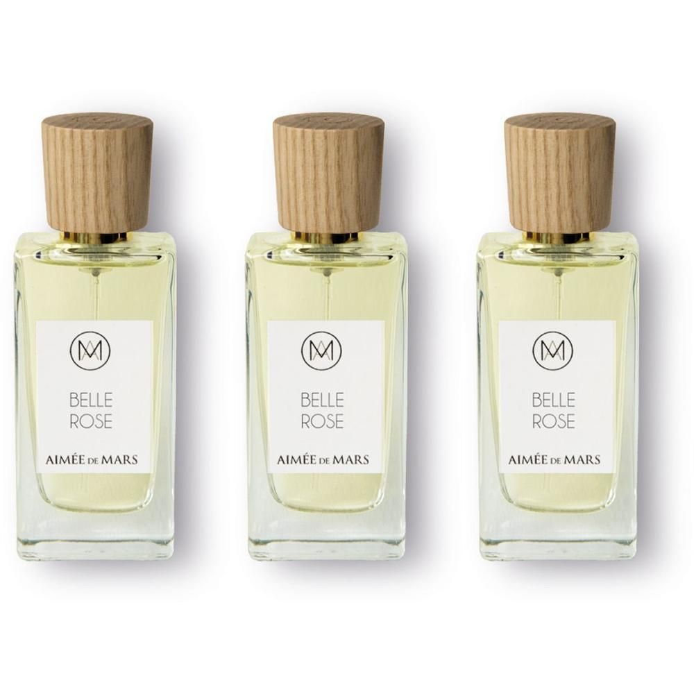 Trois flacons en verre avec bouchon en bois, remplis de parfum clair.