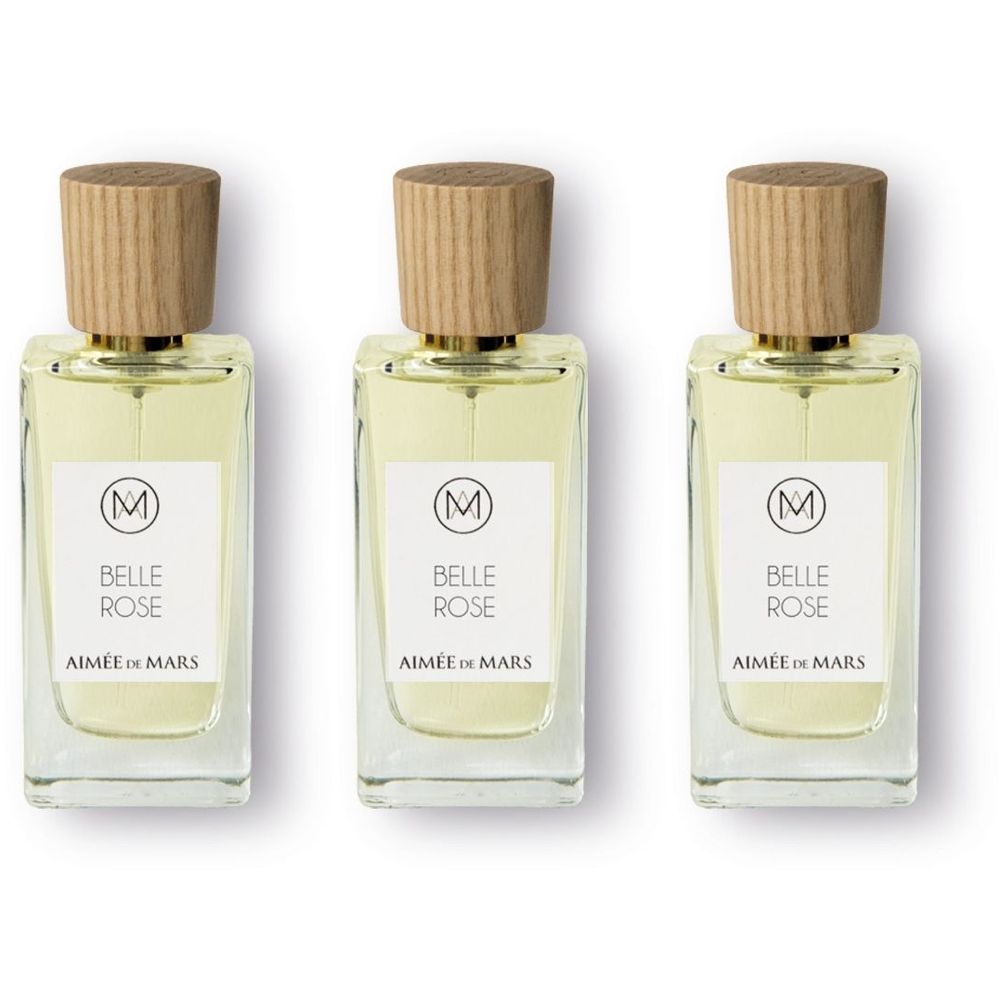 Drei rechteckige Parfümflakons mit Holzdeckeln. Auf den Etiketten steht "BELLE ROSE" und "AIMÉE de MARS".