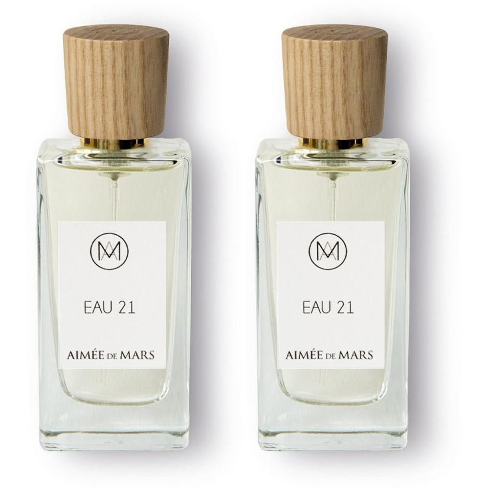 Deux flacons d'eau de parfum avec bouchon en bois et étiquette "EAU 21 AIMÉE DE MARS".