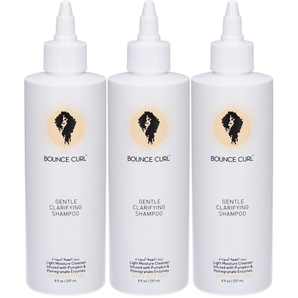 Trois flacons blancs avec bouchons blancs. Chaque flacon porte les inscriptions "BOUNCE CURL" et "GENTLE CLARIFYING SHAMPOO".