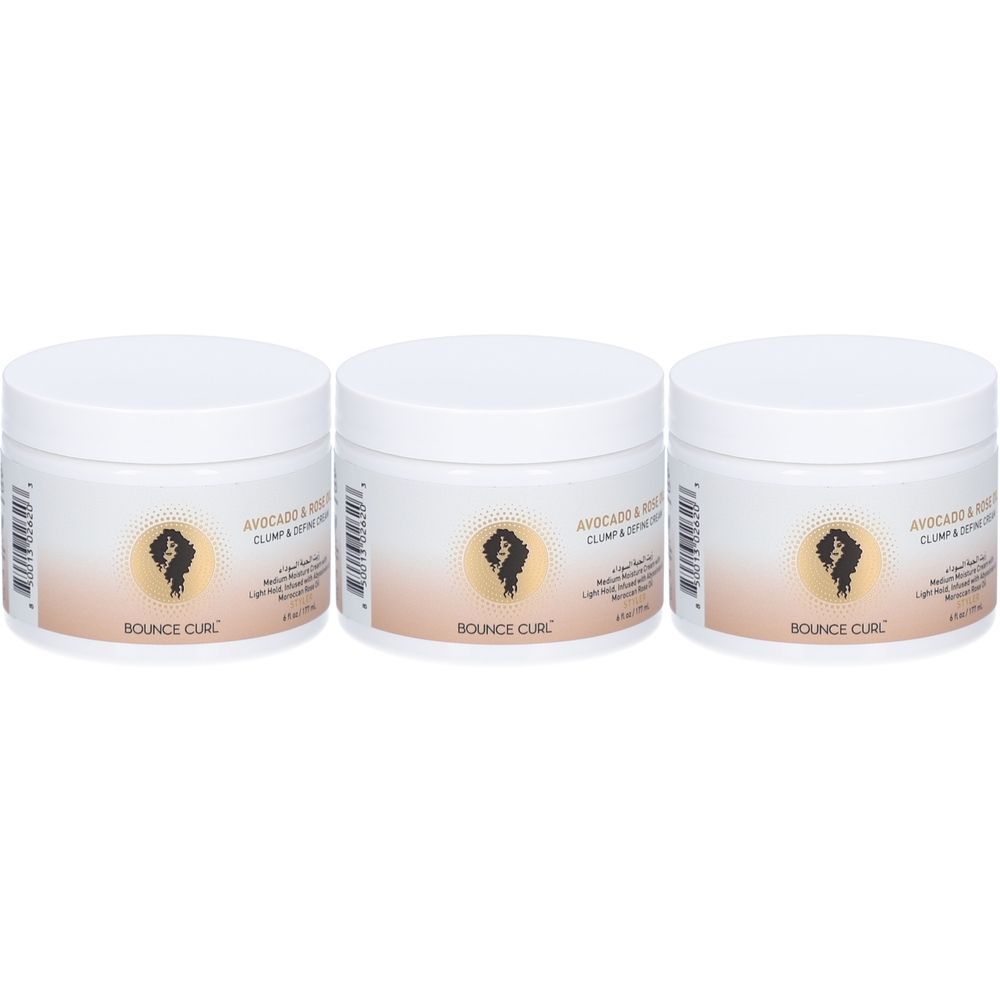 Drei weiße Tiegel mit Deckel. Auf den Etiketten steht "AVOCADO & ROSE CLUMP & DEFINE CREME" und "BOUNCE CURL".