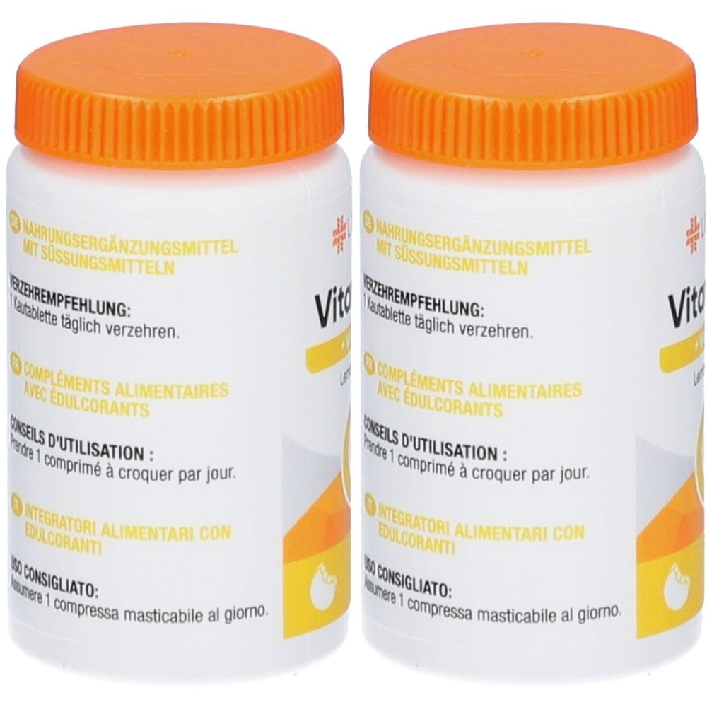 Zwei weiße Flaschen mit orangefarbenen Deckeln. Aufschrift: Nahrungsergänzungsmittel. Text in Deutsch, Französisch und Italienisch. Kautabletten.