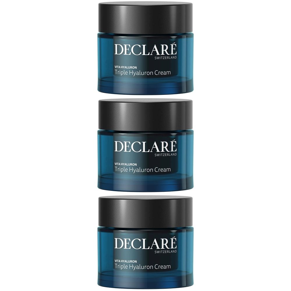 Drei Tiegel DECLARÉ Vita Hyaluron Triple Hyaluron Cream. Blaue Gläser mit schwarzem Deckel. Schriftzug: DECLARÉ, Vita Hyaluron, Triple Hyaluron Cream.