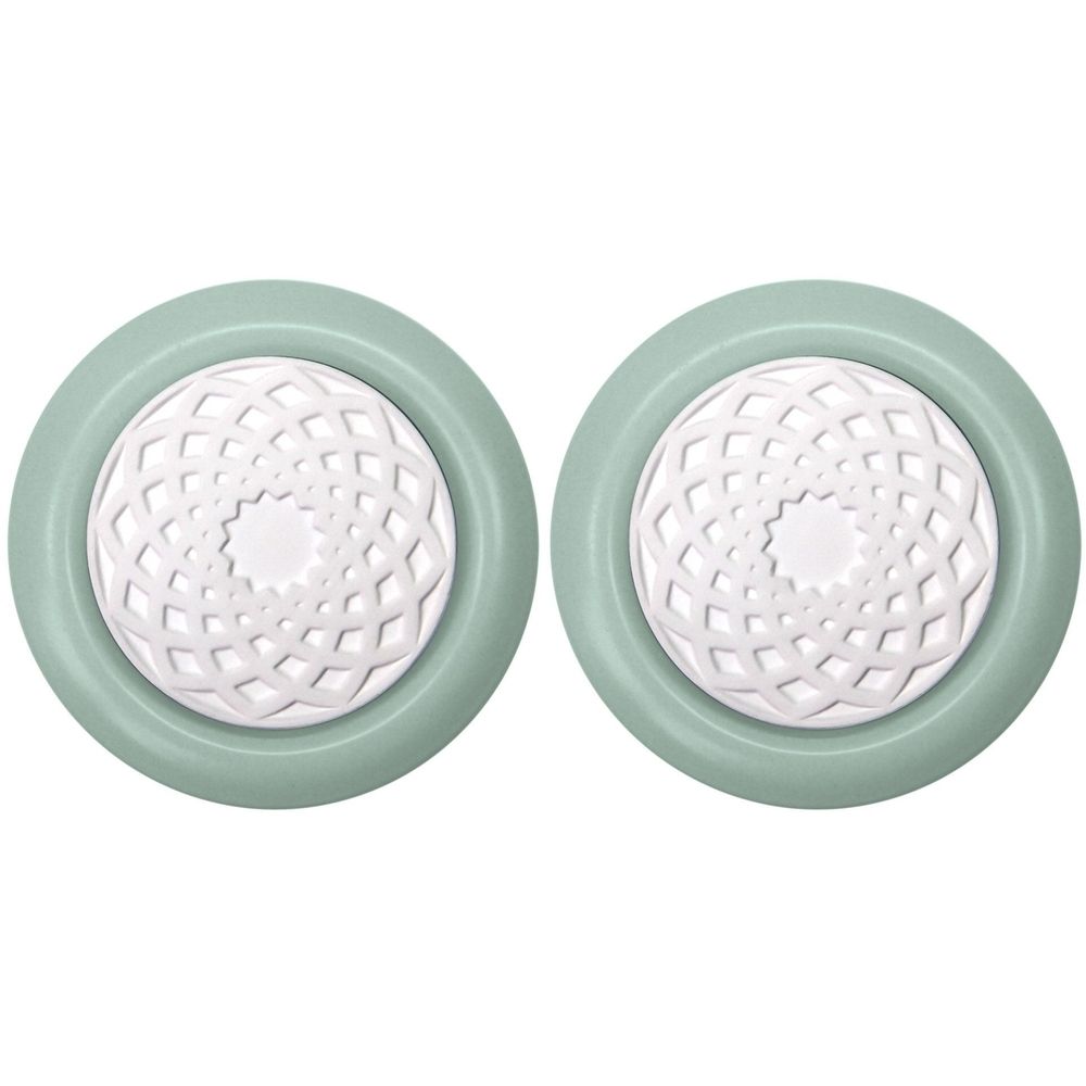 Deux pierres parfumées rondes vert clair avec un motif géométrique blanc au centre. Les pierres ont une forme circulaire.