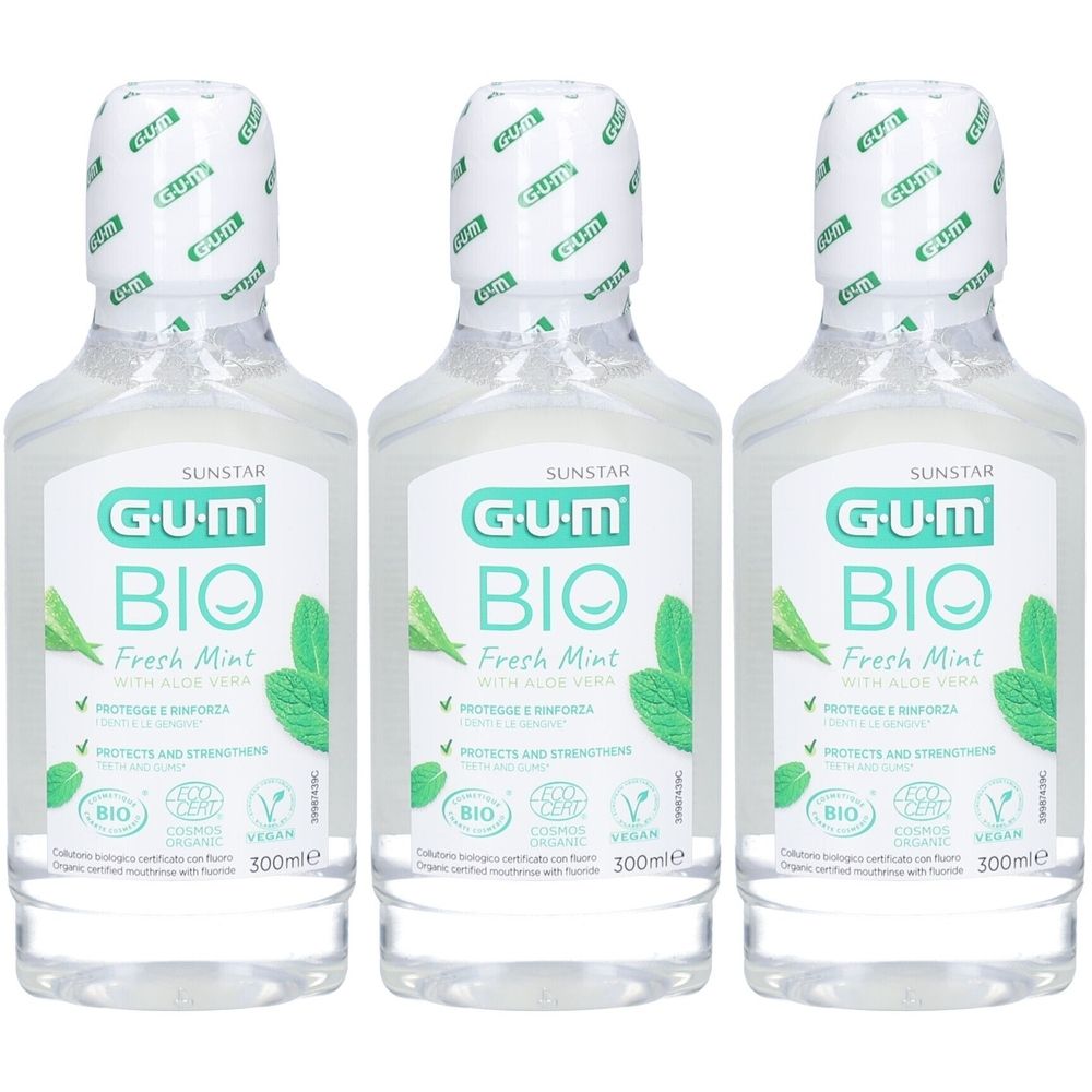 Drei Flaschen Mundwasser. Aufschrift: GUM BIO Fresh Mint mit Aloe Vera. Bio-Zertifizierung und Vegan-Siegel.