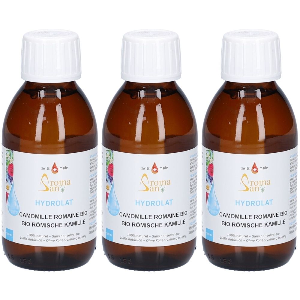 Drei braune Glasflaschen mit weißen Deckeln und Etiketten. Auf den Etiketten steht "Hydrolat Camomille Romaine Bio".