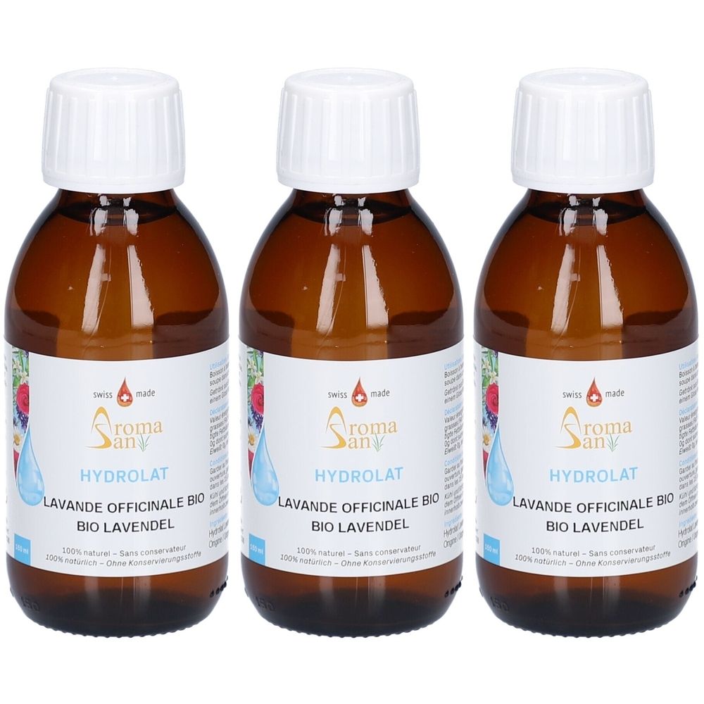 Drei braune Glasflaschen mit weißen Verschlüssen. Etiketten mit Text: HYDROLAT, LAVANDE OFFICINALE BIO, BIO LAVENDEL. Marke: AromaSan.