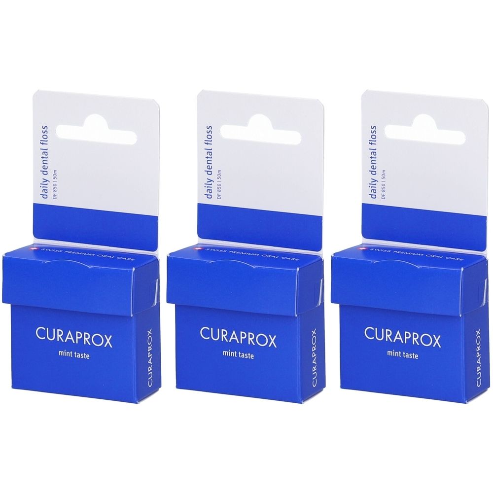 Trois boîtes bleues avec un crochet blanc. On peut lire CURAPROX, mint taste et daily dental floss sur les boîtes.