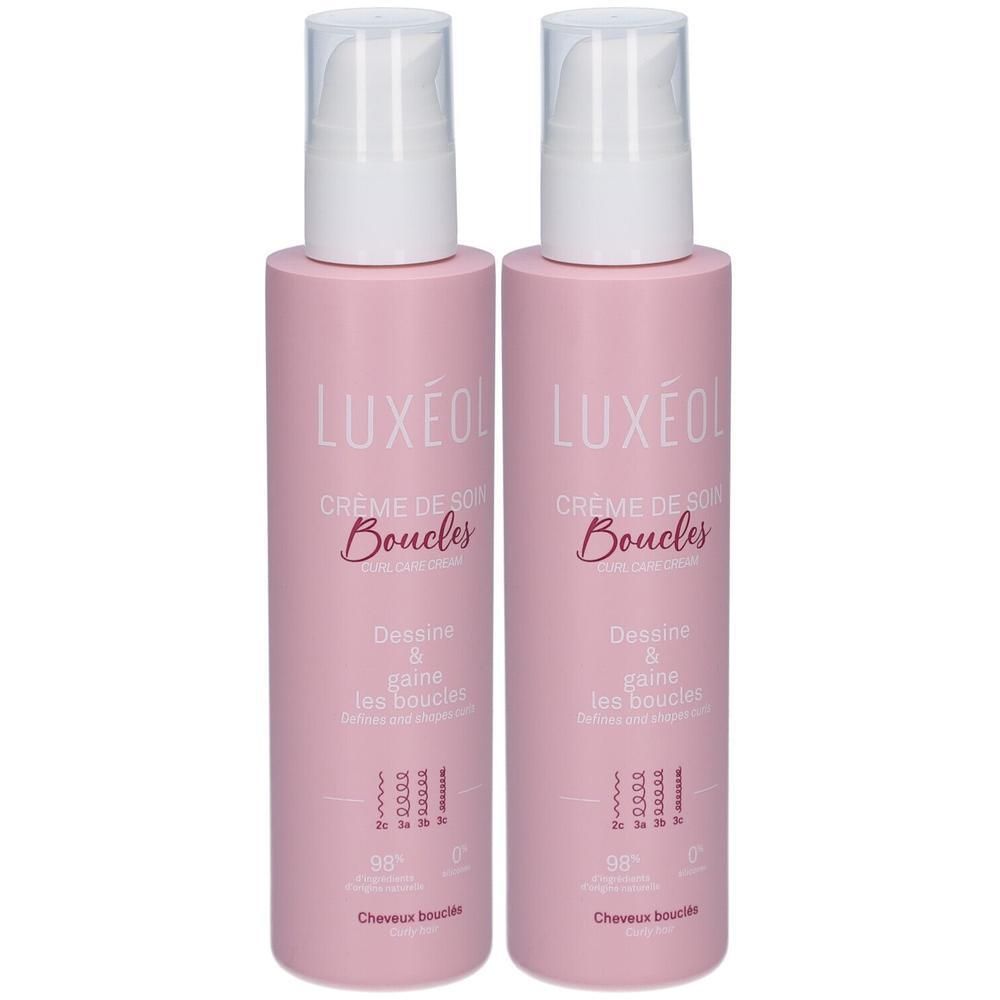 Deux flacons roses LUXÉOL Crème de Soin Boucles. Pompes blanches. Texte: Dessine & gaine les boucles. Pour cheveux bouclés.