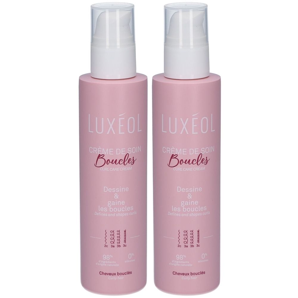 Deux flacons roses avec pompes blanches. Inscription LUXÉOL, Crème de soin Boucles et autres textes sur chaque flacon.