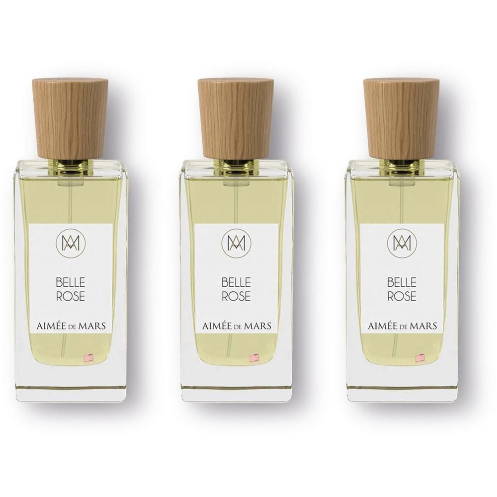 Trois flacons en verre avec bouchon en bois, remplis de parfum clair.