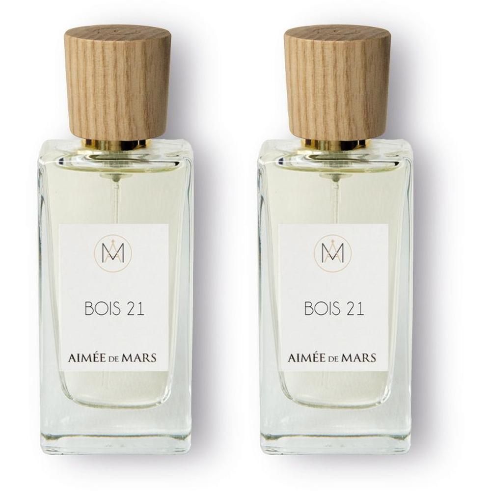 Deux flacons en verre avec bouchon en bois, contenant un parfum clair. Étiquette avec 'BOIS 21' et 'AIMÉE DE MARS'.
