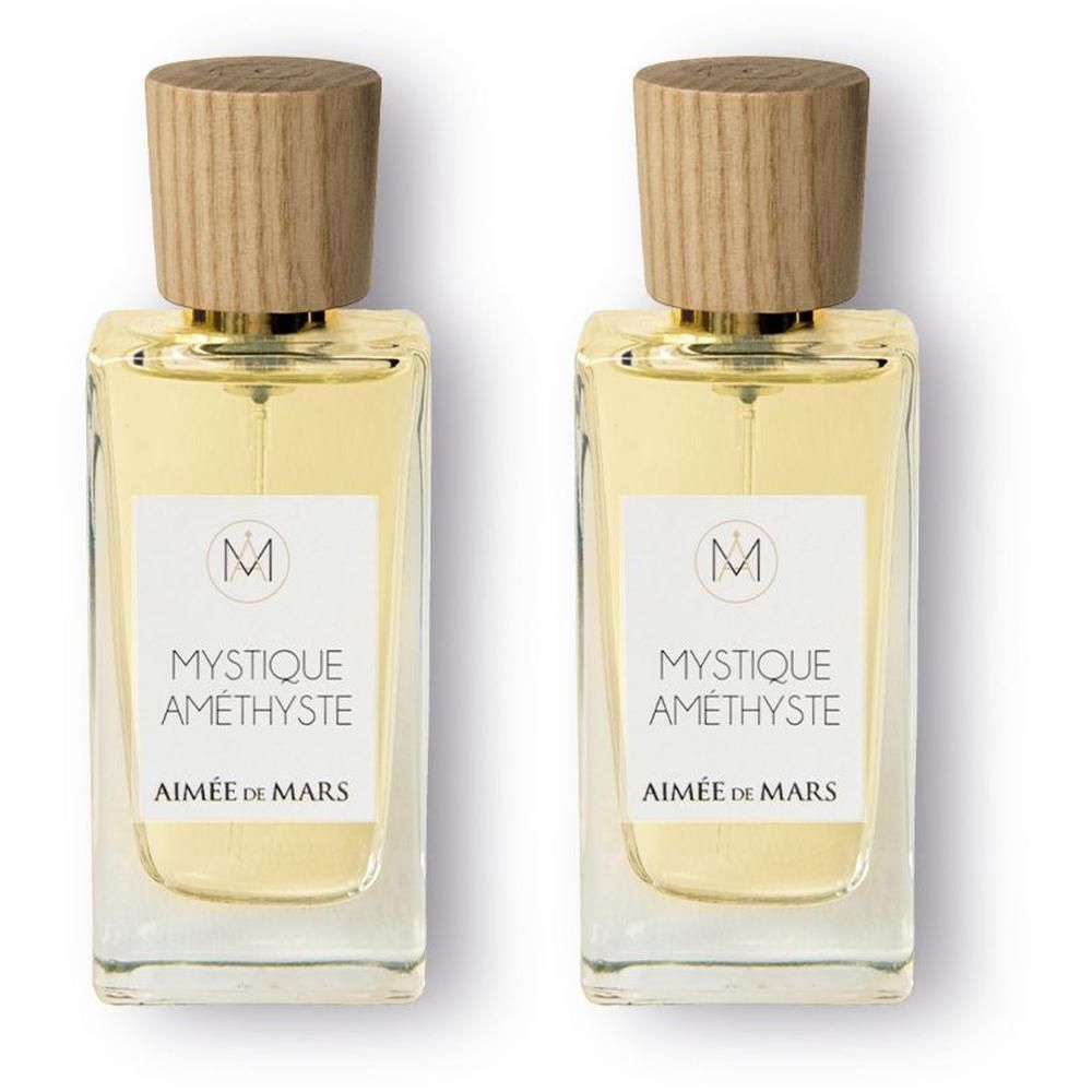Deux flacons en verre avec bouchon en bois, remplis de liquide jaunâtre. Étiquette avec "Mystique Améthyste" et "Aimée de Mars".