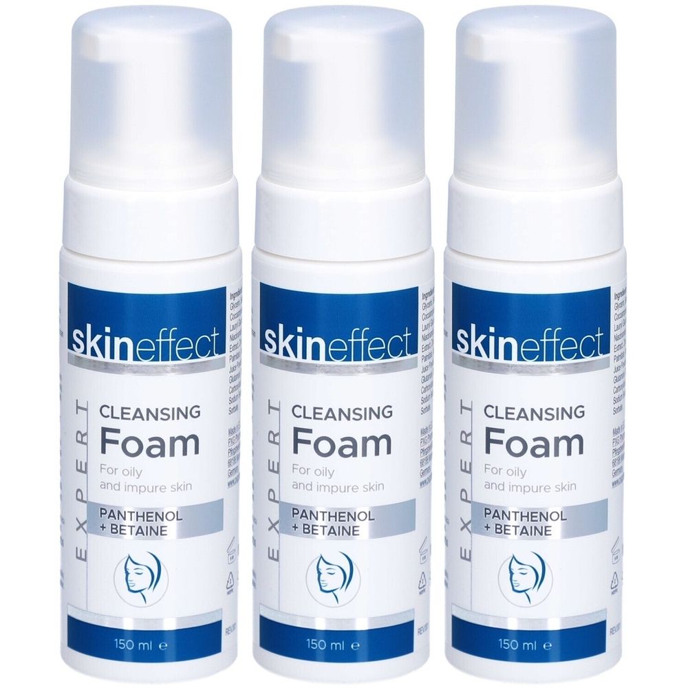 Drei weiße Flaschen Skineffect Reinigungsschaum. Aufschrift: Cleansing Foam, für ölige und unreine Haut, Panthenol + Betain. 150 ml.