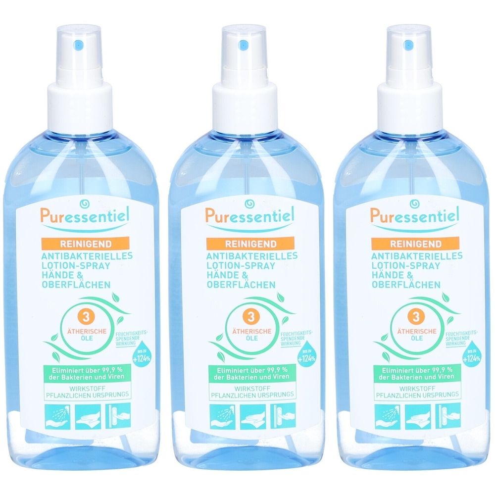 Drei Flaschen Puressentiel Lotion-Spray. Blaue Flüssigkeit in transparenten Flaschen mit weißem Sprühkopf. Orangefarbene und grüne Etiketten.