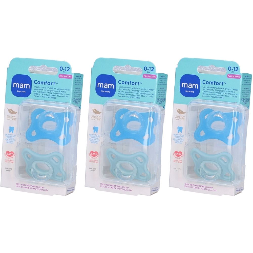 Drei Packungen Schnuller. Jede Packung enthält zwei Schnuller in Blau und Hellblau. Verpackung mit MAM-Logo und Altersangabe 0-12.