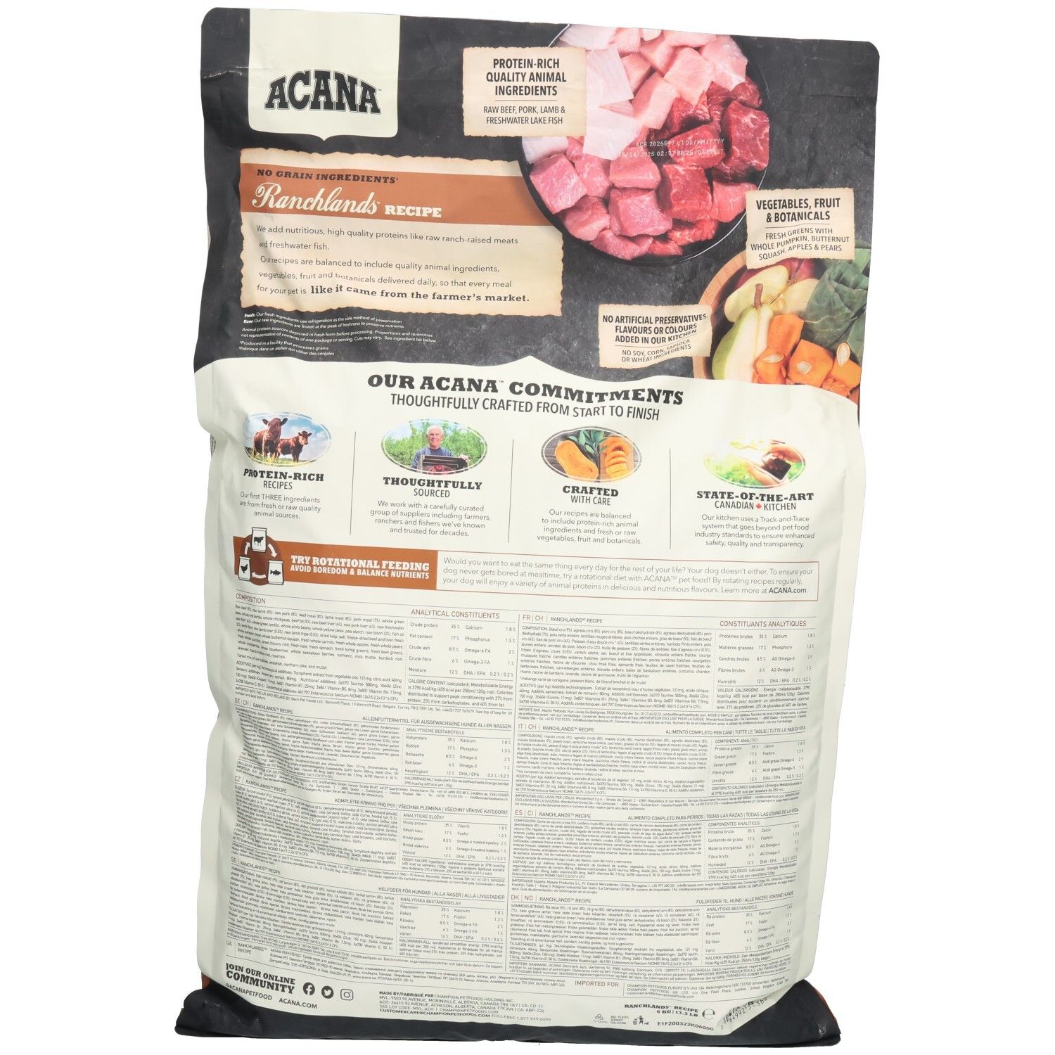 Sac de nourriture pour chiens. Inscription ACANA, recette Ranchlands. Image de viande et de légumes. Texte : Ingrédients riches en protéines.
