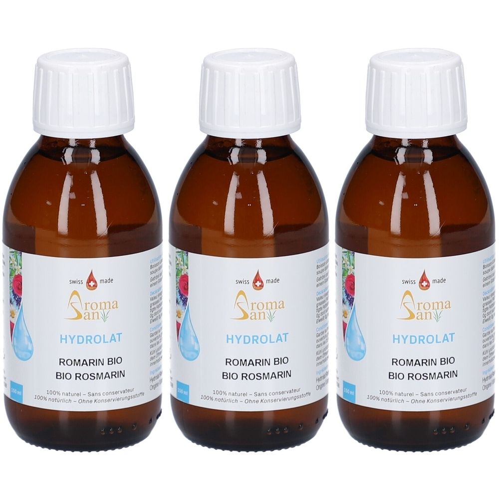Drei braune Glasflaschen mit weißen Deckeln. Etiketten mit Text: "AromaSan Hydrolat Romarin Bio". Schweizer Qualitätssiegel.