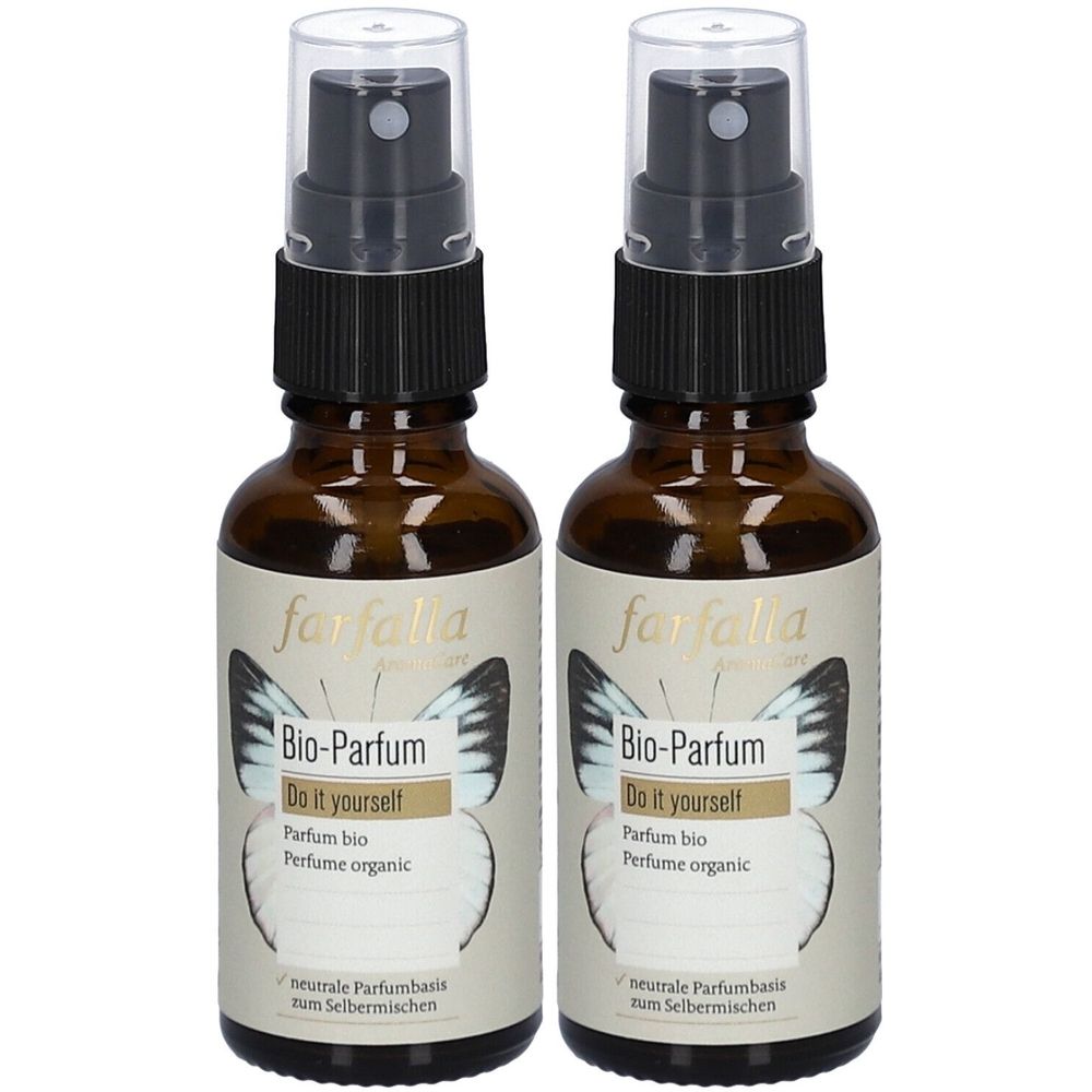 Zwei braune Glasflaschen mit Sprühkopf. Auf den Etiketten steht "farfalla Bio-Parfum".