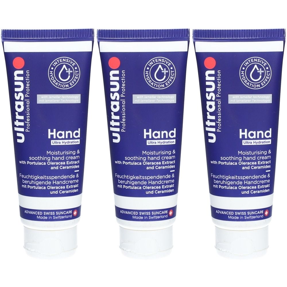 Drei Tuben Handcreme. Blaue Tuben mit weißer Schrift. Aufschrift: ultrasun, Hand, Ultra Hydration. Enthält Portulaca Oleracea Extrakt.