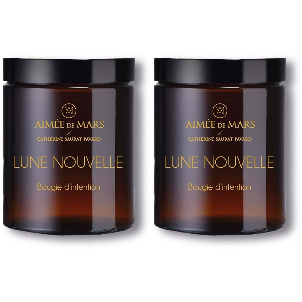 Deux pots bruns avec couvercles noirs. Inscription: AIMÉE DE MARS, LUNE NOUVELLE, Bougie d'intention.