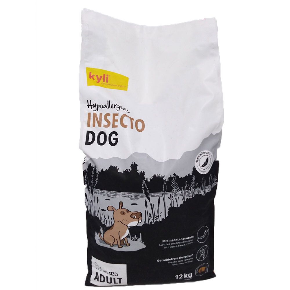 Weißer Beutel mit Aufdruck. Enthält Trockenfutter für Hunde. Aufschrift: kyli, Hypoallergenic Insecto Dog, 12 kg.
