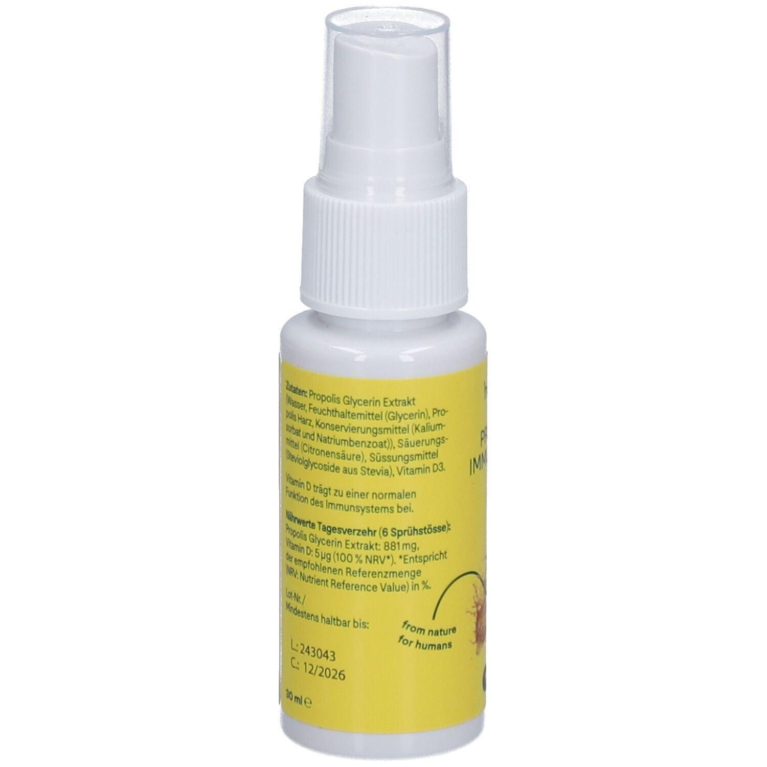Weißes Sprayfläschchen mit gelbem Etikett. Enthält Propolis Glycerin Extrakt. Aufschrift: Immun-Spray. Mit Sprühkopf.