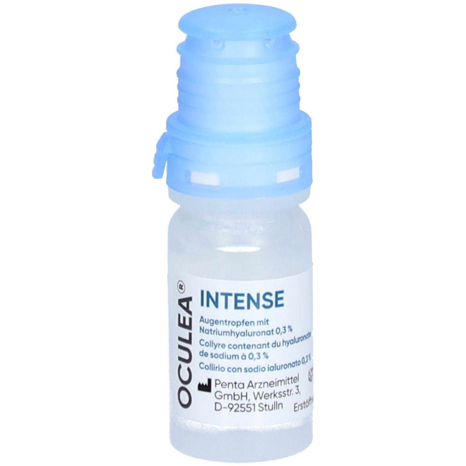 Petite bouteille transparente avec bouchon bleu. Inscription: OCULEA INTENSE collyre avec hyaluronate de sodium 0,3%.