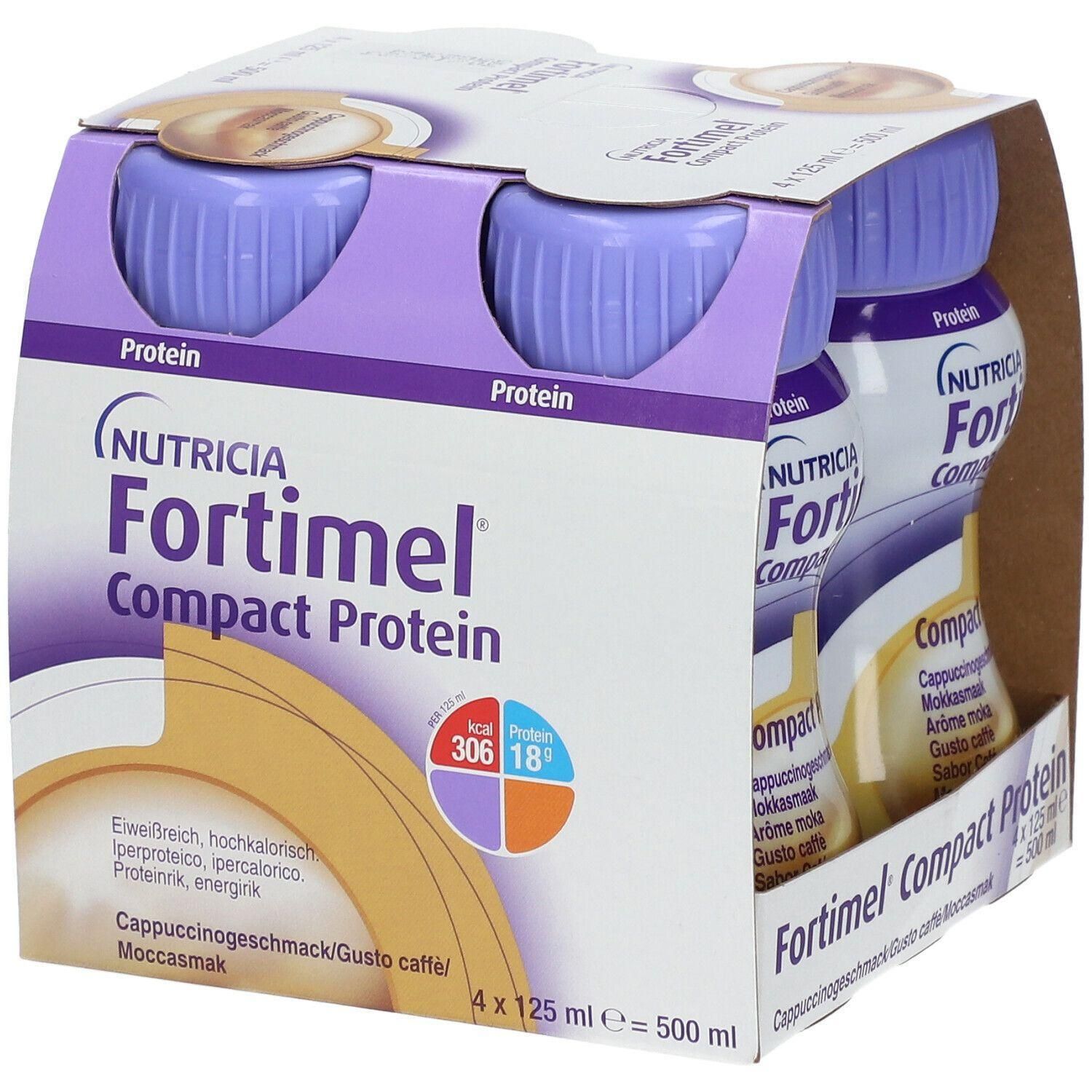 Packung mit vier Flaschen Fortimel Compact Protein Cappuccino. Flaschen mit lila Deckeln. Aufschrift: Nutricia Fortimel Compact Protein.