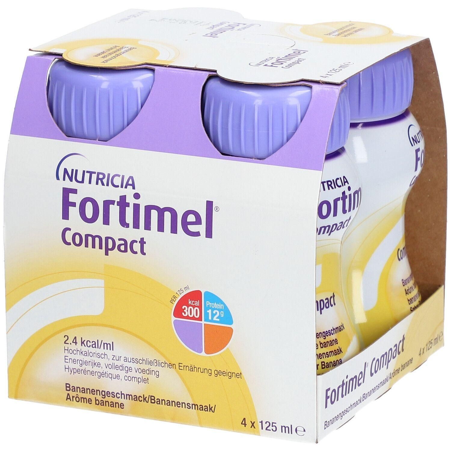 Packung mit vier Flaschen. Aufschrift Fortimel Compact. Bananengeschmack. 4 x 125 ml. Lila Deckel. Hochkalorisch.